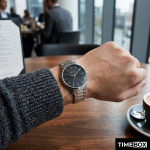 Часовник за мъже Armani Exchange AX2700 Cayde. Верижка метална в сребрист цвят. Кварцов механизъм. Водозащита 5 АТМ (душ).