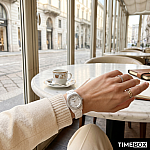 Emporio Armani AR1426 Ceramica Leo Часовник за жени Emporio Armani AR1426 Ceramica Leo. Верижка керамика в бял цвят. Кварцов механизъм. Водозащита 3 АТМ (водни пръски).
