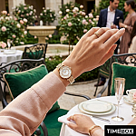 Часовник за жени Emporio Armani AR1907 Gianni T-Bar. Верижка метална в златист цвят. Кварцов механизъм. Водозащита 3 АТМ (водни пръски).