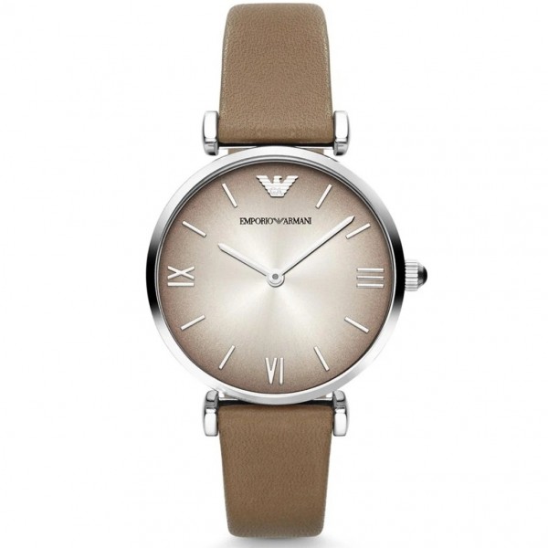 Emporio Armani AR1768 Gianni T-Bar Часовник за жени Emporio Armani AR1768 Gianni T-Bar. Верижка естествена кожа в кафяв цвят. Кварцов механизъм. Водозащита 3 АТМ (водни пръски).