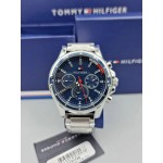 Ръчен часовник Tommy Hilfiger Mason 1791788 Часовник за мъже Tommy Hilfiger Mason 1791788. Верижка метална в сребрист цвят. Кварцов механизъм. Водозащита 3 АТМ (водни пръски).