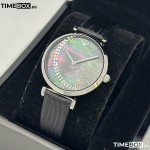 Часовник за жени Emporio Armani AR1678 Gianni T-Bar. Верижка естествена кожа в черен цвят. Кварцов механизъм. Водозащита 3 АТМ (водни пръски).