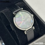 Часовник за жени Emporio Armani AR1678 Gianni T-Bar. Верижка естествена кожа в черен цвят. Кварцов механизъм. Водозащита 3 АТМ (водни пръски).