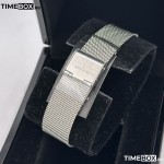 Часовник за жени Armani Exchange Lola AX5535. Верижка метална в сребрист цвят. Кварцов механизъм. Водозащита 5 АТМ (душ).