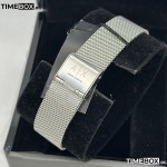 Часовник за жени Armani Exchange Lola AX5537. Верижка метална в сребрист цвят. Кварцов механизъм. Водозащита 5 АТМ (душ).