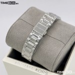 Часовник за жени Michael Kors MK3900 Lauryn. Верижка метална в сребрист цвят. Кварцов механизъм. Водозащита 5 АТМ (душ).