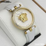Часовник за жени Versace VCO040017 Palazzo Empire. Верижка естествена кожа в бял цвят. Кварцов механизъм. Водозащита 5 АТМ (душ).