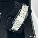 Часовник за жени Armani Exchange AX5900 Zoe. Верижка метална в сребрист цвят. Кварцов механизъм. Водозащита 5 АТМ (душ).