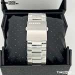 Часовник за мъже Diesel DZ4465 Mega Chief Chronograph. Верижка метална в сребрист цвят. Кварцов механизъм. Водозащита 10 АТМ (плуване).