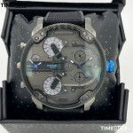Часовник за мъже Diesel DZ7420 Mr Daddy Chronograph. Верижка силиконова в черен цвят. Кварцов механизъм. Водозащита 3 АТМ (водни пръски).