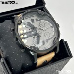 Часовник за мъже Diesel DZ7406 Mr Daddy 2.0 Oversized. Верижка естествена кожа в кафяв цвят. Кварцов механизъм. Водозащита 3 АТМ (водни пръски).
