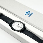 Часовник за мъже Adidas Cypher LX1 Z06005-00. Верижка естествена кожа в черен цвят. Кварцов механизъм. Водозащита 5 АТМ (душ).