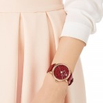 Swarovski 5295380 Crystalline Hours Часовник за жени Swarovski 5295380 Crystalline Hours. Верижка естествена кожа в червен цвят. Кварцов механизъм. Водозащита 5 АТМ (душ).