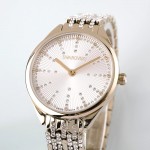 Swarovski 5610484 Attract Часовник за жени Swarovski 5610484 Attract. Верижка метална в златист цвят. Кварцов механизъм. Водозащита 5 АТМ (душ).
