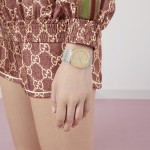 Часовник за мъже Gucci YA163405 25H. Верижка метална в сребрист цвят. Кварцов механизъм. Водозащита 3 АТМ (водни пръски).